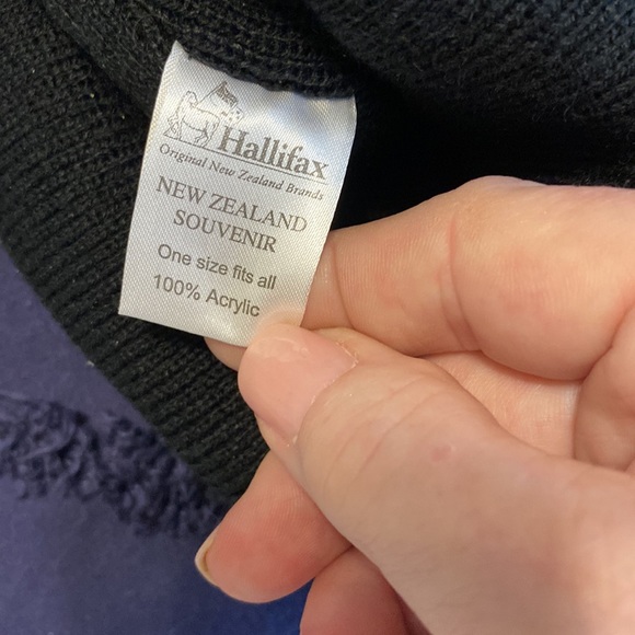 3 Beanie Hats from New Zealand in bright colors. One size fits all very stretchy - Picture 4 of 8